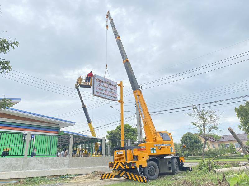ตัวอย่างงานจริง ทีมเช่ารถเครนและรถกระเช้าประเมินไซต์และปฏิบัติงาน