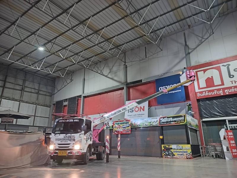 รถกระเช้า 15เมตร ใช้ติดตั้งป้าย ไทยวัสดุ ในสมุทรปราการ พร้อมพนักงานขับและเซฟตี้