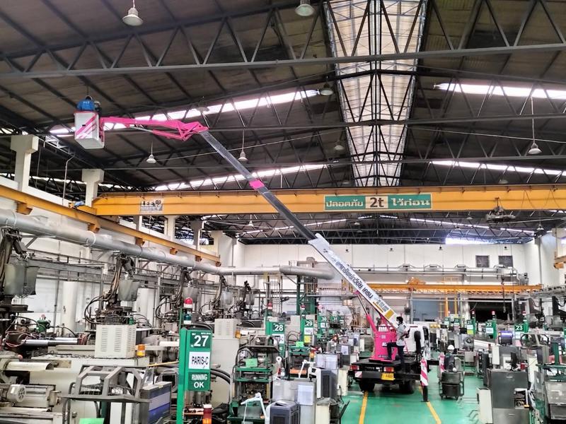 รถกระเช้าบูมพับ สูง 16 เมตร ใช้ทำซ่อมบำรุงโรงงาน ในนนทบุรี พร้อมพนักงานขับและเซฟตี้