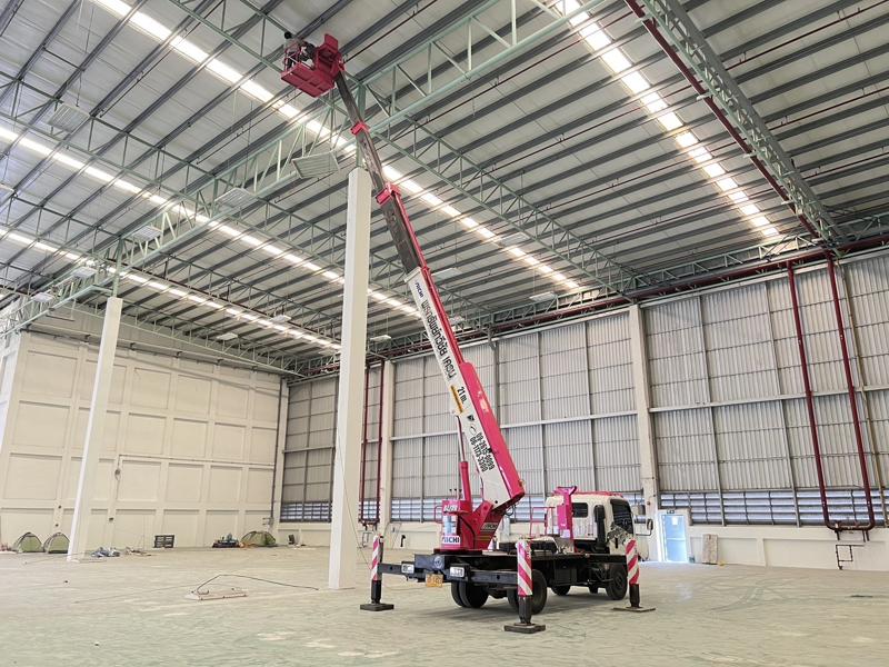 รถกระเช้า SkyMaster สูง 20 เมตร ใช้ทำงานติดตั้งไฟ ในกรุงเทพ พร้อมพนักงานขับและเซฟตี้