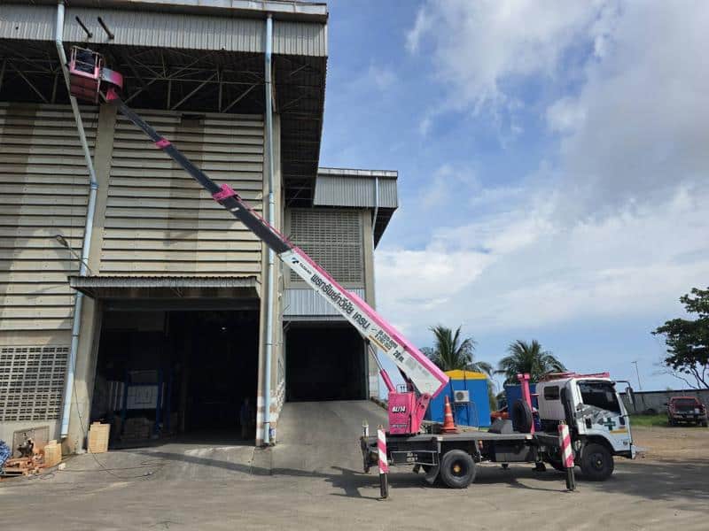 รถกระเช้า Tadano สูง 20 เมตร ใช้ทำตรวจหลังคา ในปทุมธานี พร้อมพนักงานขับและเซฟตี้