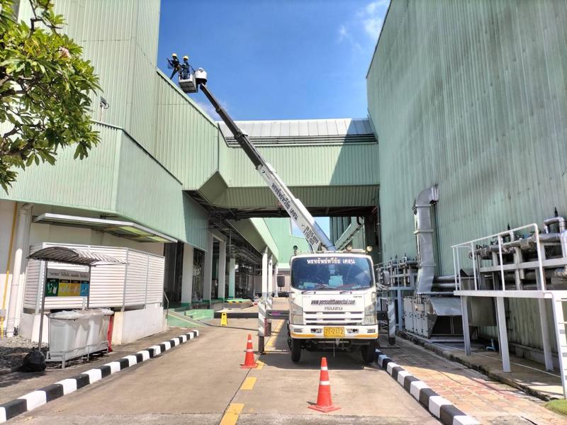รถกระเช้า 27 เมตร ใช้ทำตรวจหลังคา ในปทุมธานี พร้อมพนักงานขับและเซฟตี้