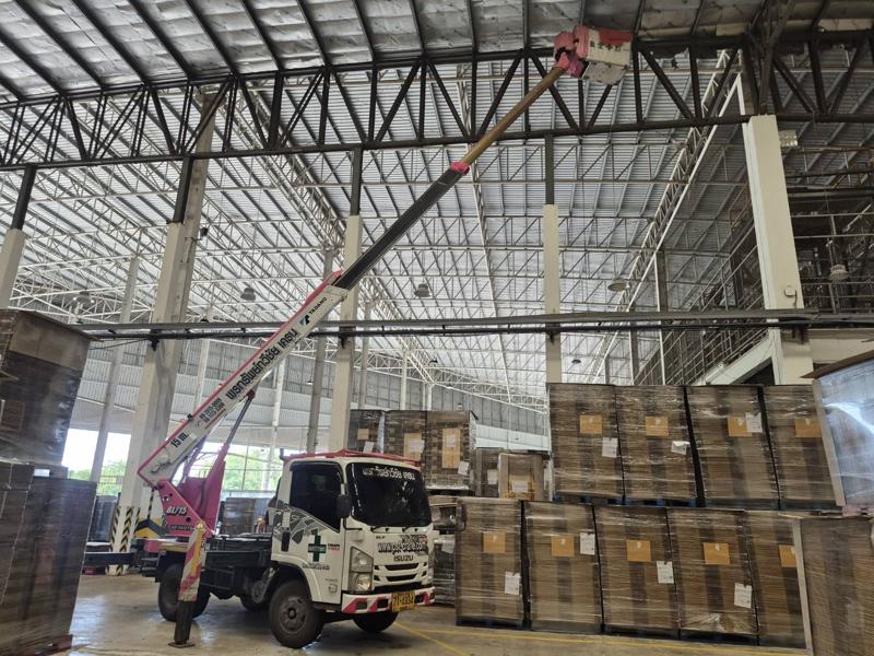 ตัวอย่างงานที่ใช้ รถกระเช้า ทั้งงานในอาคารและนอกอาคาร