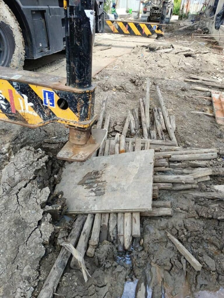 สถานการณ์ปัญหาเช่ารถเครนหน้างานและแนวทางแก้ เช่น ลมแรง พื้นทรุด ทางเข้าคับแคบ