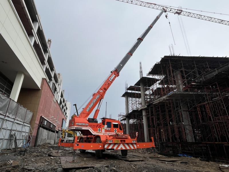 เครน 25 ตัน งานบ้านจัดสรร