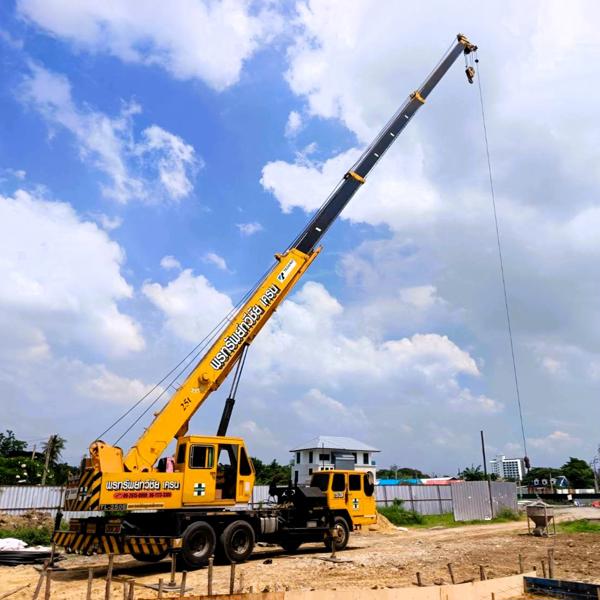 เครน 25 ตัน Tadano